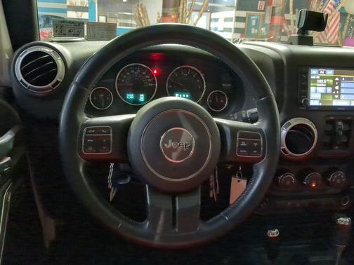 Bright White Clearcoat 2016 Jeep Wrangler Unlimited Sahara