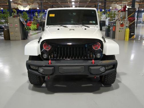 Bright White Clearcoat 2016 Jeep Wrangler Unlimited Sahara