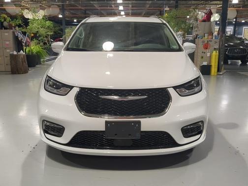 2021 Chrysler Pacifica Touring-L