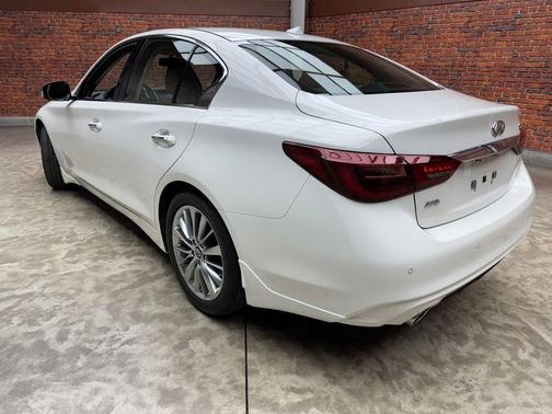 2023 INFINITI Q50 LUXE