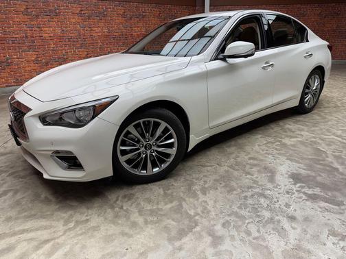 2023 INFINITI Q50 LUXE
