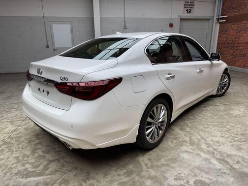 2023 INFINITI Q50 LUXE