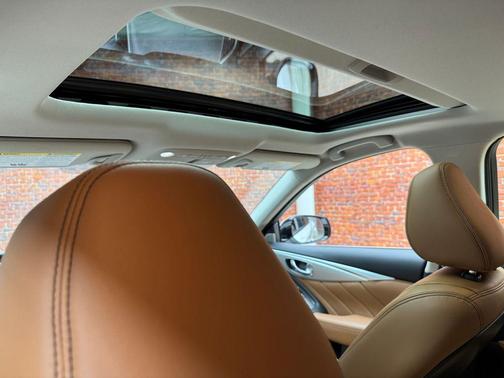 2023 INFINITI Q50 LUXE