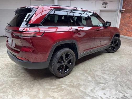2022 Jeep Grand Cherokee Altitude