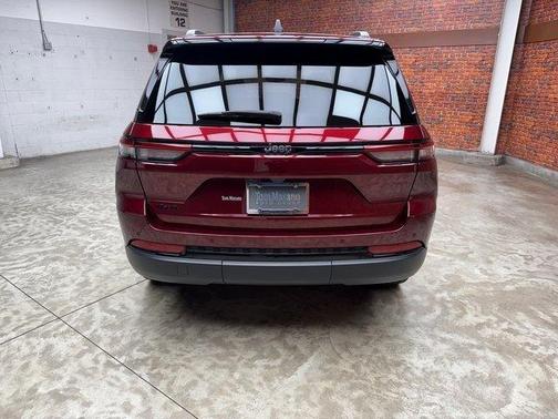 2022 Jeep Grand Cherokee Altitude