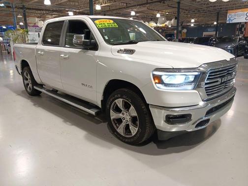 Bright White Clearcoat 2023 RAM 1500 Laramie