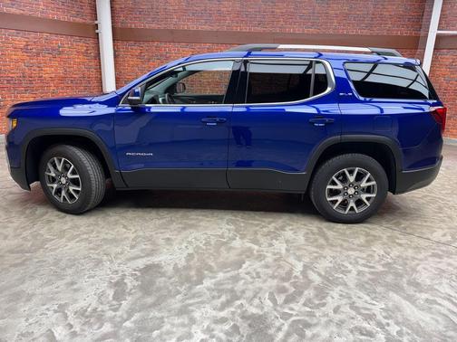 Ultra Blue Metallic 2023 GMC Acadia SLE
