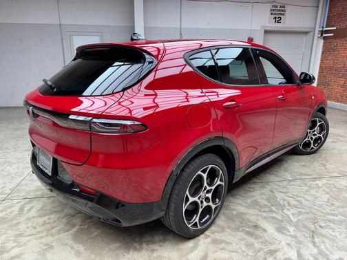 Rosso 2024 Alfa Romeo Tonale Ti