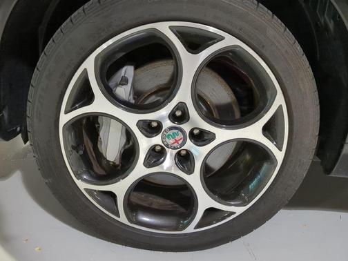 Rosso 2024 Alfa Romeo Tonale Ti