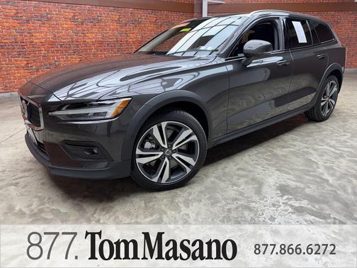 2025 Volvo V60 Cross Country B5 Plus