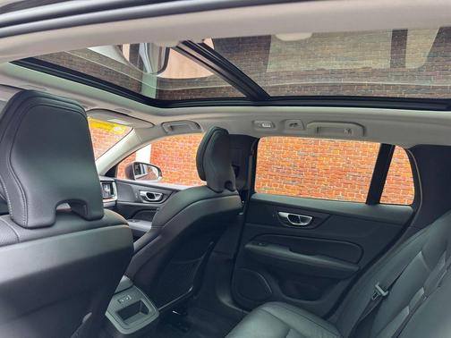 2025 Volvo V60 Cross Country B5 Plus