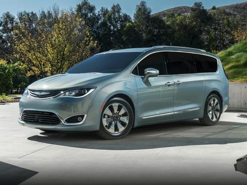 Brilliant Black Crystal Pearlcoat 2018 Chrysler Pacifica Hybrid Touring L