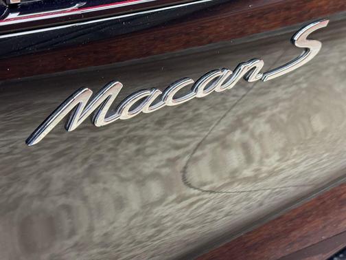 2022 Porsche Macan S