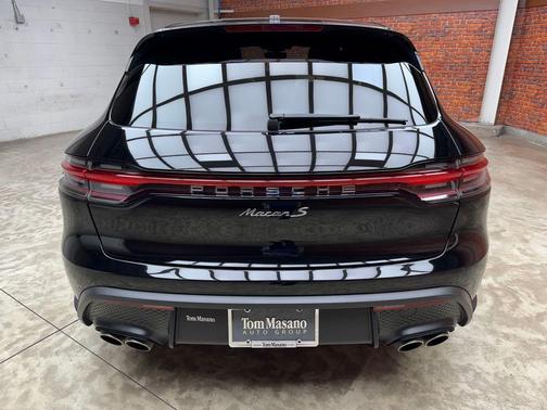 2022 Porsche Macan S
