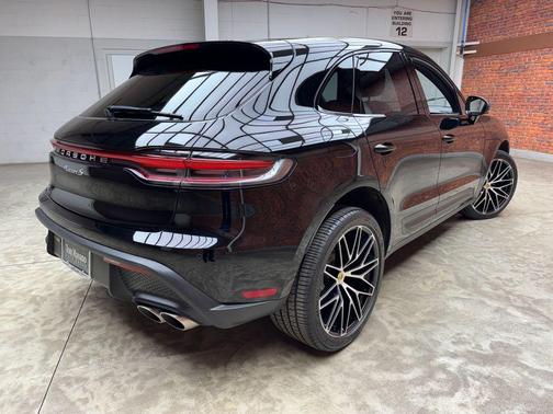 2022 Porsche Macan S