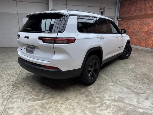 2023 Jeep Grand Cherokee L Laredo