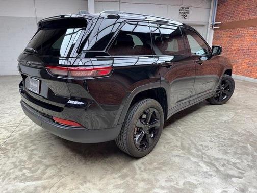 2022 Jeep Grand Cherokee Altitude