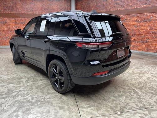 2022 Jeep Grand Cherokee Altitude