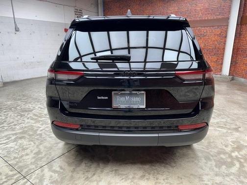 2022 Jeep Grand Cherokee Altitude
