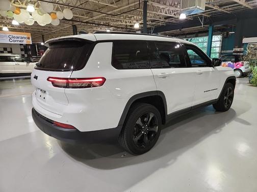 2022 Jeep Grand Cherokee L Laredo