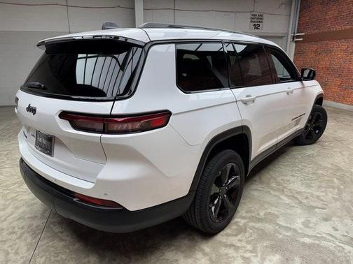 2022 Jeep Grand Cherokee L Laredo