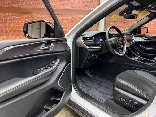 2022 Jeep Grand Cherokee L Laredo