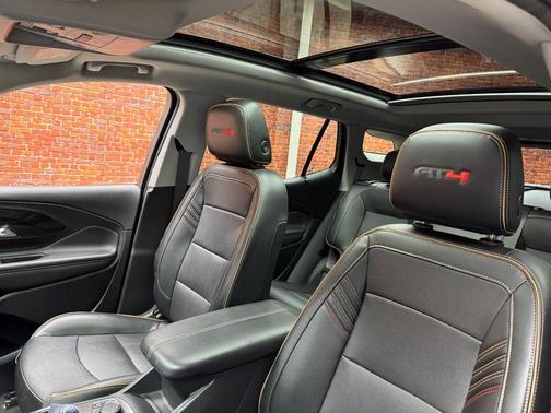 Desert Sand Metallic 2022 GMC Terrain AT4