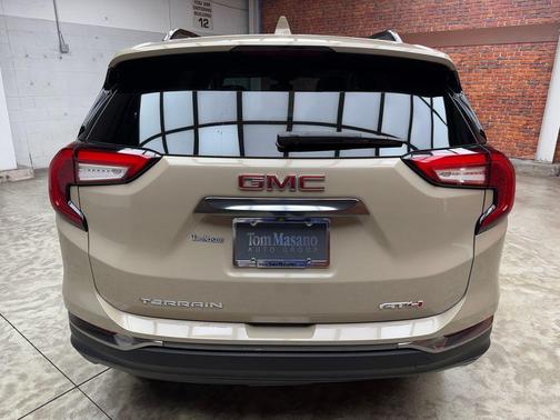 Desert Sand Metallic 2022 GMC Terrain AT4