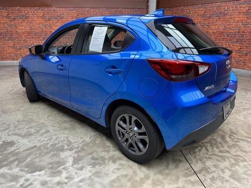 2020 Toyota Yaris Sedan LE