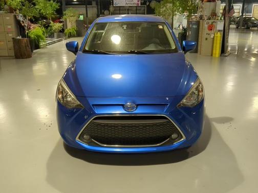 2020 Toyota Yaris Sedan LE