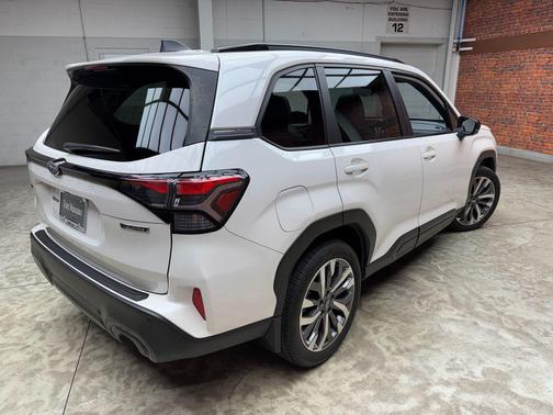 Crystal White Pearl 2025 Subaru Forester Touring