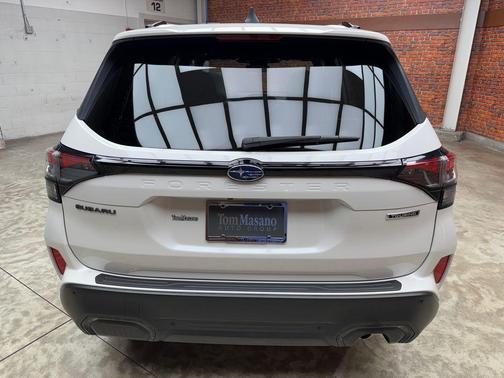 Crystal White Pearl 2025 Subaru Forester Touring