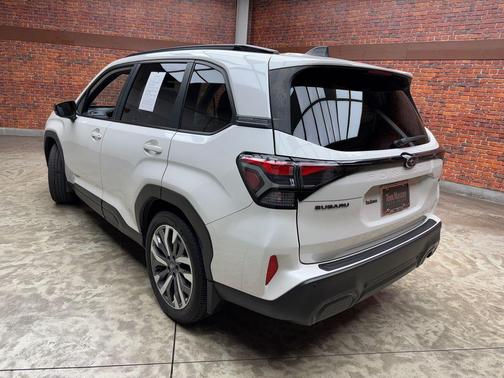 Crystal White Pearl 2025 Subaru Forester Touring