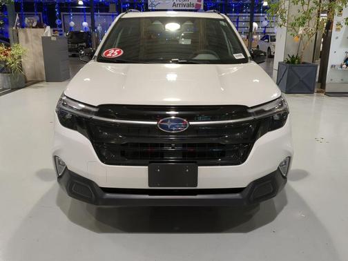 Crystal White Pearl 2025 Subaru Forester Touring