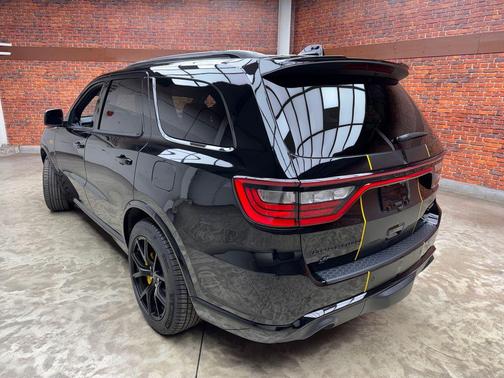 DB Black Crystal Clearcoat 2024 Dodge Durango SRT 392