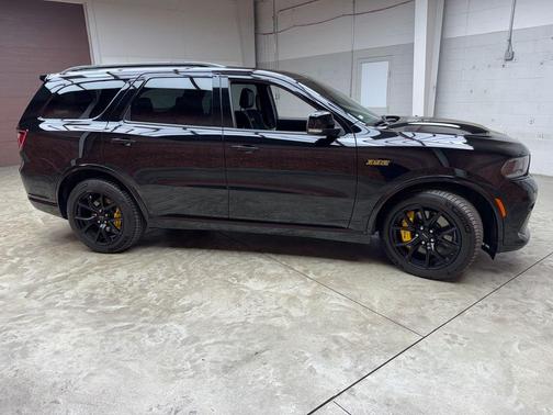 DB Black Crystal Clearcoat 2024 Dodge Durango SRT 392