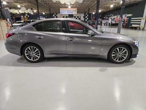 2022 INFINITI Q50 LUXE