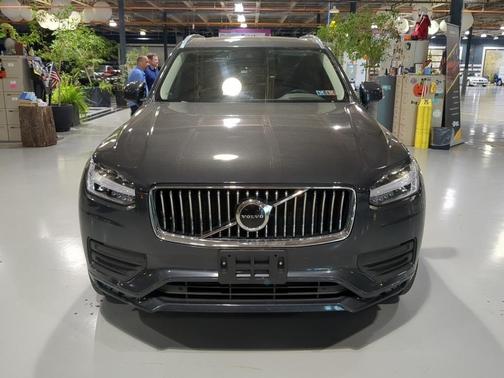 2022 Volvo XC90 T6 Momentum 7 Passenger