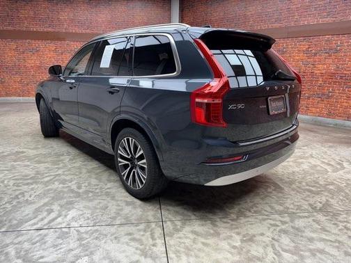2022 Volvo XC90 T6 Momentum 7 Passenger