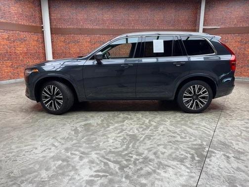 2022 Volvo XC90 T6 Momentum 7 Passenger