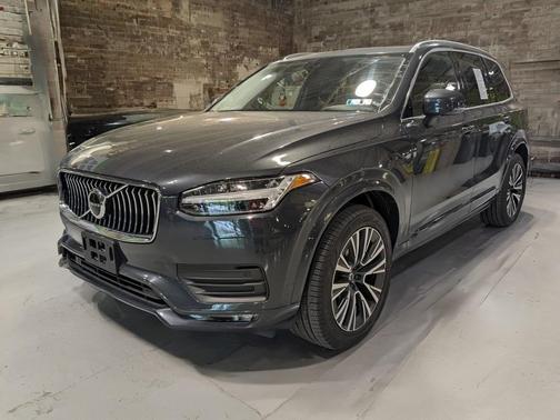 2022 Volvo XC90 T6 Momentum 7 Passenger
