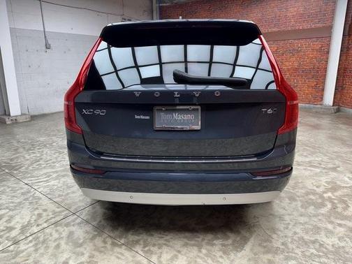 2022 Volvo XC90 T6 Momentum 7 Passenger
