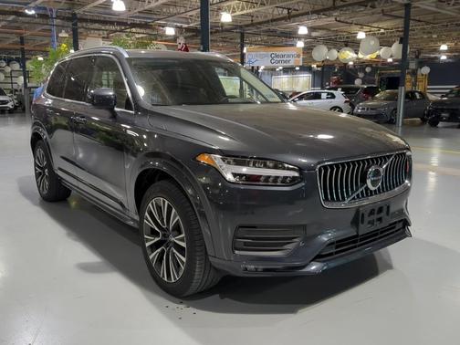 2022 Volvo XC90 T6 Momentum 7 Passenger