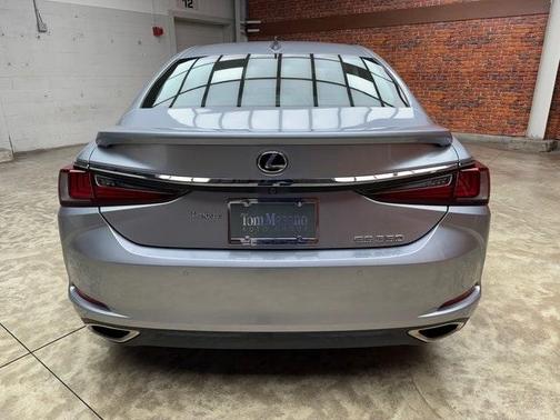 2022 Lexus ES 350 Base
