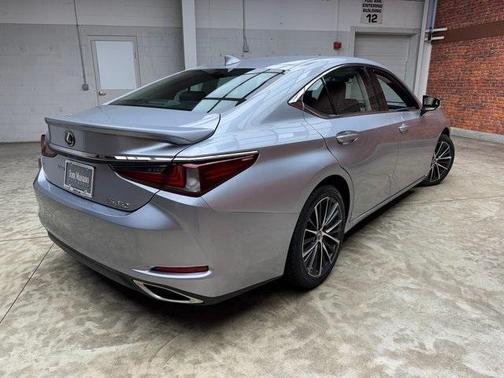 2022 Lexus ES 350 Base