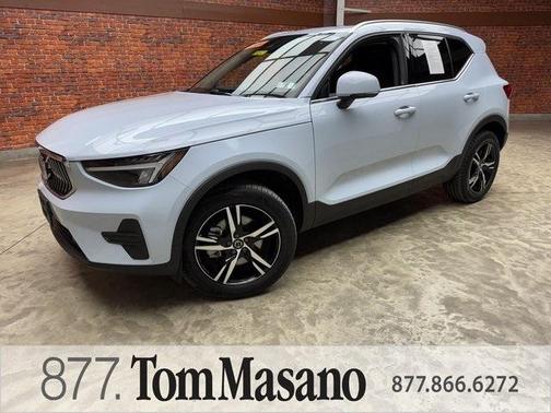 2025 Volvo XC40 B5 Core Bright Theme