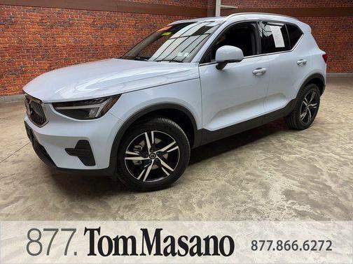 2025 Volvo XC40 B5 Core Bright Theme