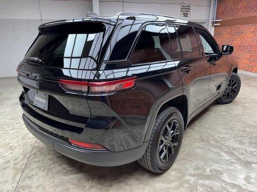2024 Jeep Grand Cherokee Laredo