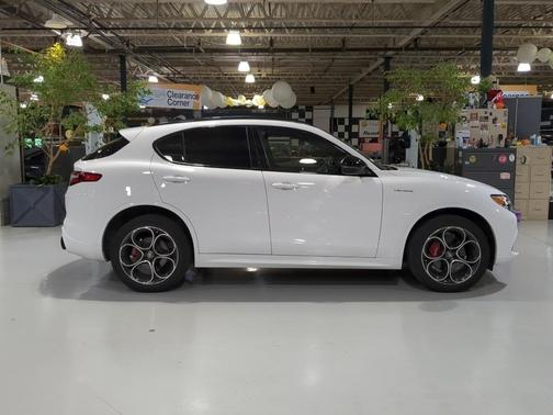 2022 Alfa Romeo Stelvio Veloce