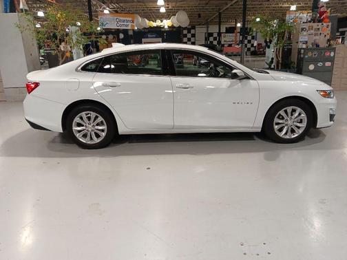 Summit White 2024 Chevrolet Malibu LT